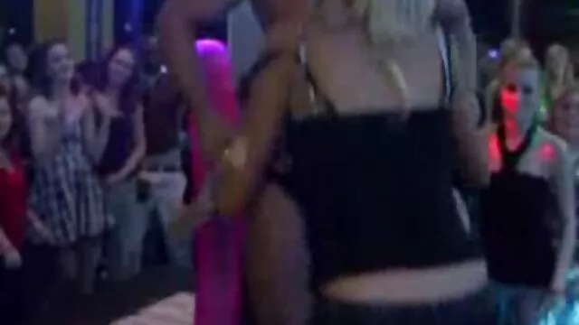 Porno pas d'inscription  Succès Latina après une dure journée film erotique gratuit lesbienne de profiter dans la chambre avec son amant