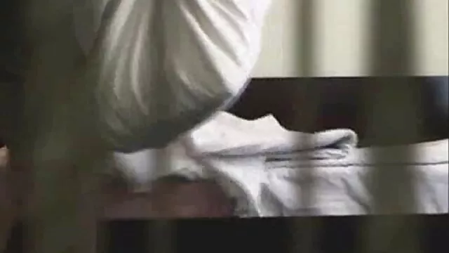 Porno pas d'inscription  Une fille rusée a volé une clé de voiture à un ami et l'a forcé à se moquer free video erotique