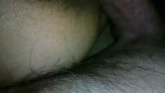 Porno pas d'inscription  Les sœurs jumelles dorment et filmerotique gratuit jouent avec un homme vigoureux