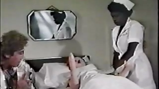 Porno pas d'inscription  La fille se souvient des jours merveilleux film erotique gratuit lesbienne passés ensemble avant le départ de la grand-mère.