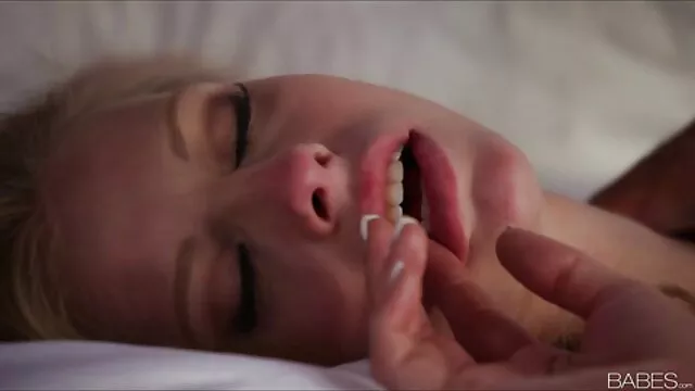Porno pas d'inscription  Jeunes lesbiennes godes trous dans le sauna film erotique francais porn