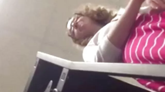 Porno pas d'inscription  Le traître a terminé une salope blonde et l'a film irotique gratuit critiquée avec un chapeau robuste