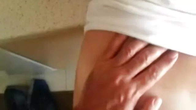 Porno pas d'inscription  L'homme qui s'est rasé la tête baise à peine et baise salope videos gratuites erotiques dans l'arrière-salle