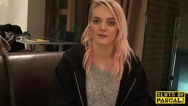 XXX pas d'inscription  Les filles ont pulvérisé avec le vibrateur et l'ont donné à un films erotiques videos voisin déchirant