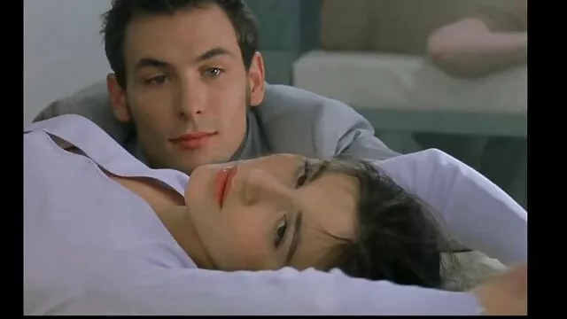 Porno pas d'inscription  Je suis allé film erotique gay francais chez un voisin marié avec un ordinateur portable et l'ai séduit avec de belles jambes
