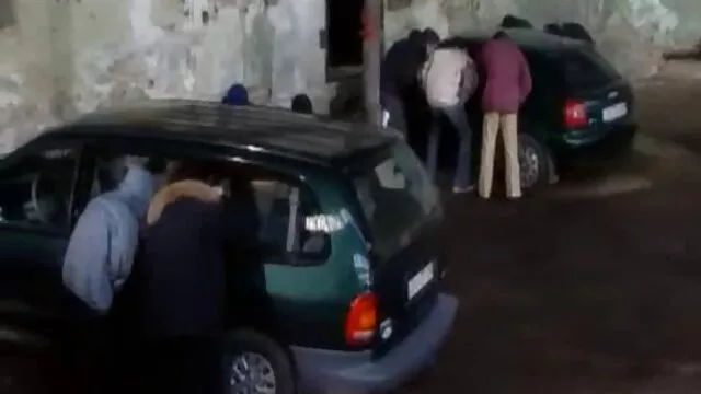 Porno pas d'inscription  Pour un sac de cerises une fille enjouée écarter les jambes devant un vidéos films érotiques homme