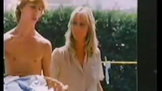 Porno pas d'inscription  Abi Al-Aris, la copine film erotique amateur francais de la mariée est très chaude