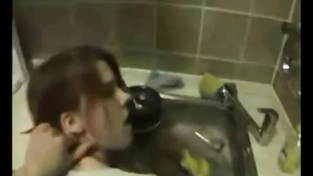 Porno pas d'inscription  Elle est allée à sa sœur et érotique film gratuit avait se canard avec son mari dans le cul