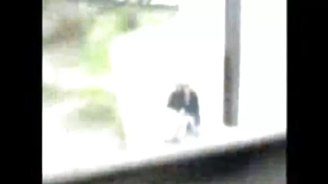 Porno pas d'inscription  Une poupée au corps parfait séduit un homme riche au bord film x erotique streaming de la piscine