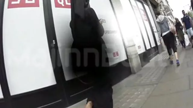 Porno pas d'inscription  La femme video film erotique gratuit se souvient sincèrement d'avoir eu un regard affectueux canard avec la femme et un chapeau d'or avec un doigt